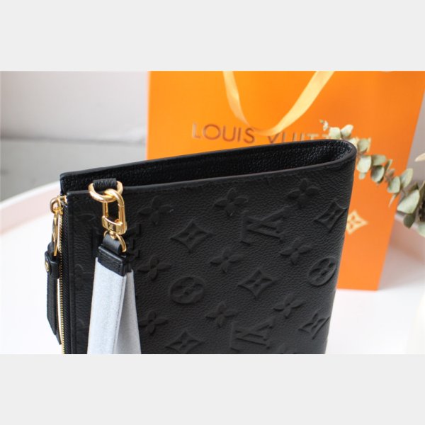 Louis Vuitton Pochette M68705 Melanie MM Empreinte Wristlet